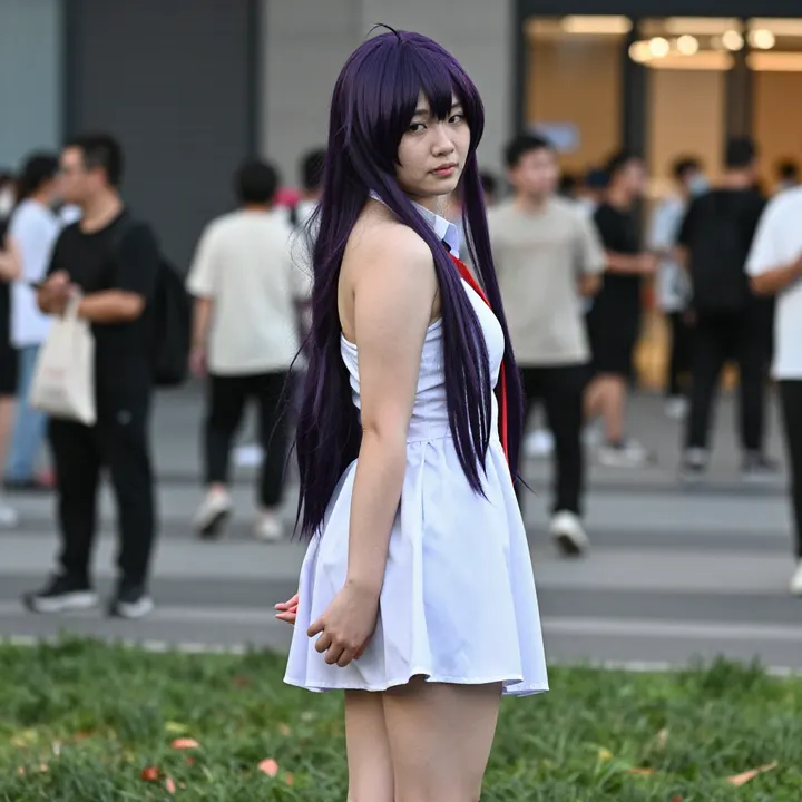 紫发少女的校园日常主題圖片 0555，杰作，最佳画质，极致细节，照片级写实 , 都市街拍纪实风